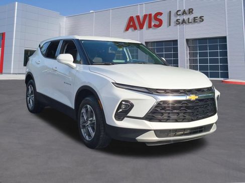 Used 2025 Chevrolet Blazer LT FWD image 3