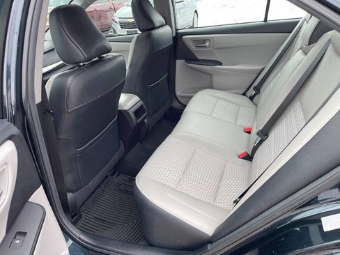 Used 2015 Toyota Camry SE image 9