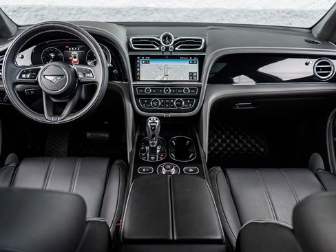 Certified 2022 Bentley Bentayga AWD/4WD image 4