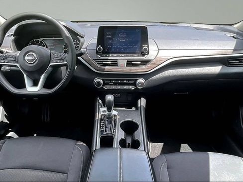 Used 2025 Nissan Altima 2.5 SV FWD image 8