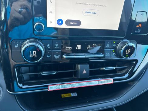 Certified 2025 Toyota Highlander XLE image 26