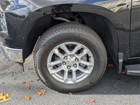 Used 2022 Chevrolet Silverado 1500 LT w/ Convenience Package II image 10