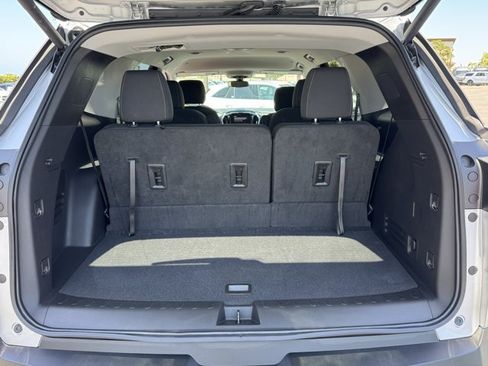 Used 2021 Chevrolet Traverse LT FWD image 15