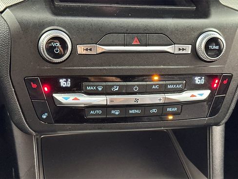 Used 2020 Ford Explorer XLT w/ Equipment Group 202A image 24