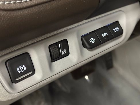 Certified 2023 GMC Acadia SLT w/ Technology Package image 33