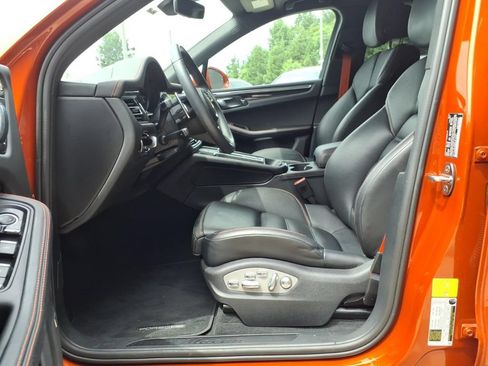 Certified 2024 Porsche Macan AWD/4WD image 19
