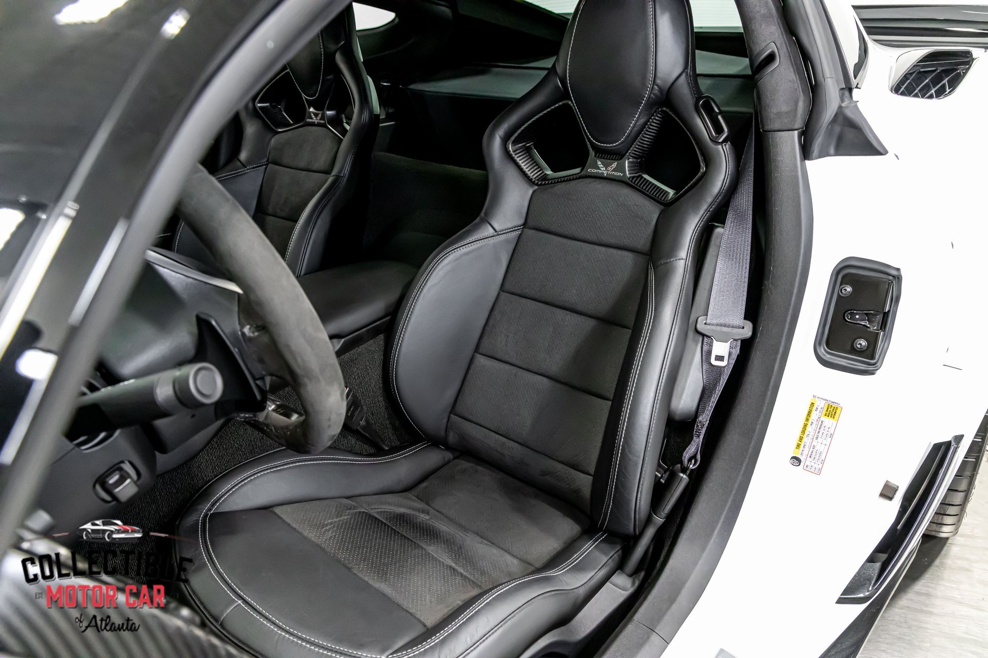 Used 2015 Chevrolet Corvette Z06 w/ 3LZ Preferred Equipment Group RWD image 4