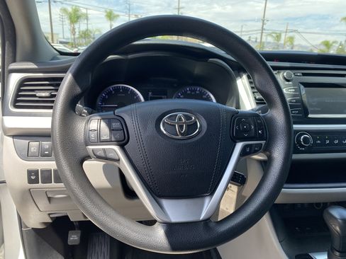 Used 2018 Toyota Highlander LE FWD image 26