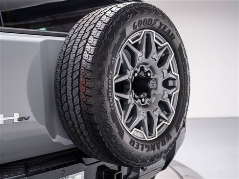 Used 2025 GMC Hummer EV 3X AWD/4WD image 40