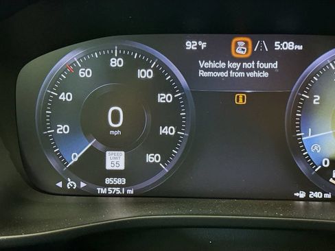 Used 2020 Volvo XC40 T5 Momentum w/ Protection Package Premier AWD/4WD image 12