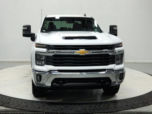Used 2025 Chevrolet Silverado 2500 LT AWD/4WD image 3