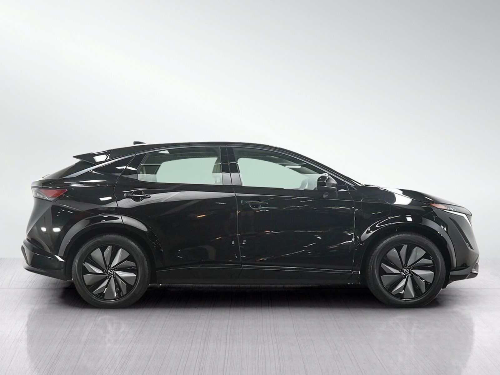 Used 2023 Nissan Ariya AWD image 7