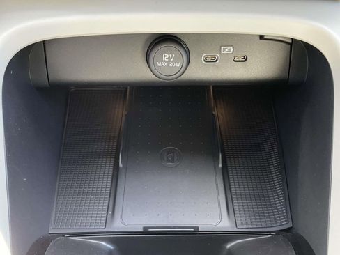 New 2026 Volvo XC40 B5 Plus w/ Protection Package Premier image 20