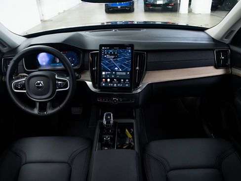 Used 2025 Volvo XC90 B6 Plus image 9