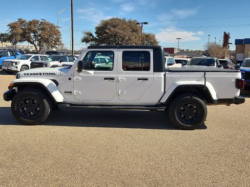 Used 2023 Jeep Gladiator Sport image 2
