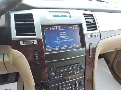 Used 2012 Cadillac Escalade ESV Luxury AWD/4WD image 13