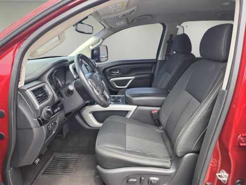Used 2019 Nissan Titan SV w/ SV Convenience Package AWD/4WD image 10