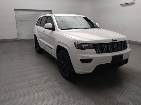 Used 2020 Jeep Grand Cherokee Altitude RWD image 13