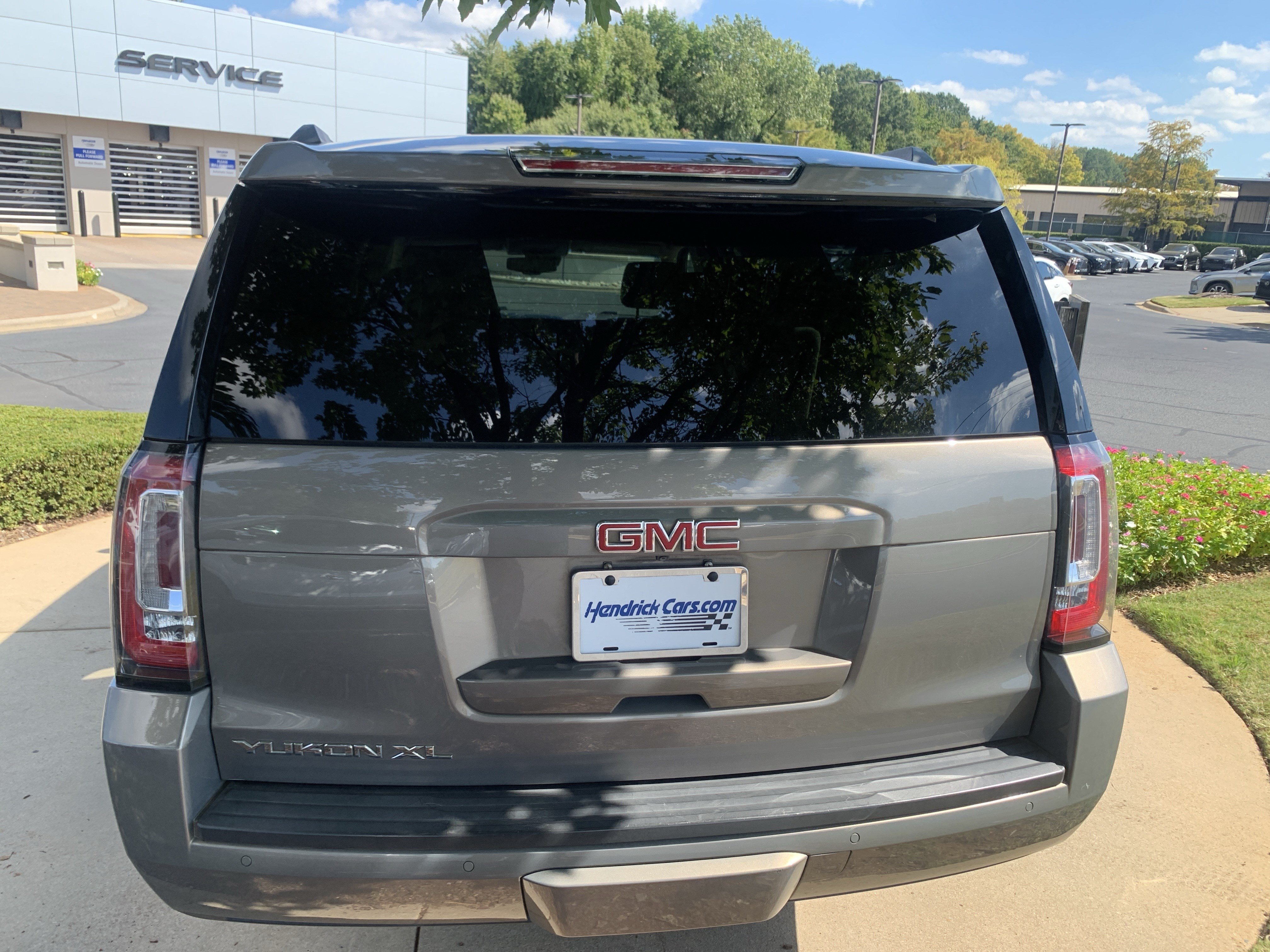 Used 2019 GMC Yukon XL SLT w/ Open Road Package AWD/4WD image 9