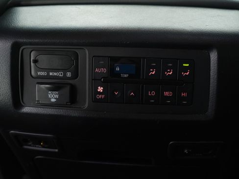 Used 2015 Toyota Sequoia Platinum image 24