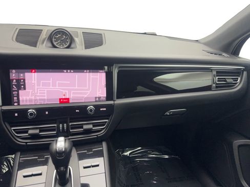 Used 2022 Porsche Macan image 53