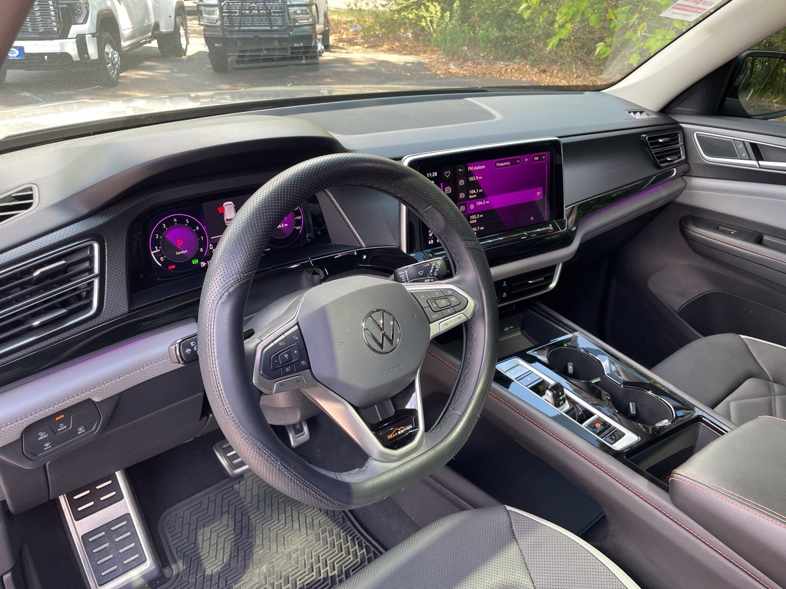 Used 2024 Volkswagen Atlas Peak Edition SE AWD/4WD image 29