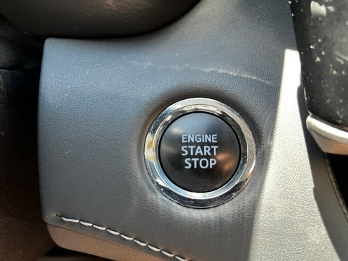 Used 2022 Toyota Highlander XLE AWD/4WD image 38