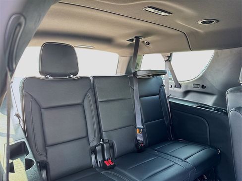 Used 2024 GMC Yukon XL SLT w/ SLT Luxury Package image 27