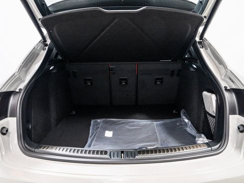 New 2026 Porsche Macan image 29