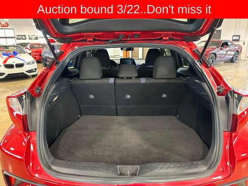 Used 2020 Toyota C-HR XLE image 36