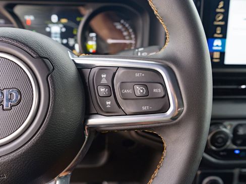 Used 2024 Jeep Wrangler Unlimited Sahara AWD/4WD image 11