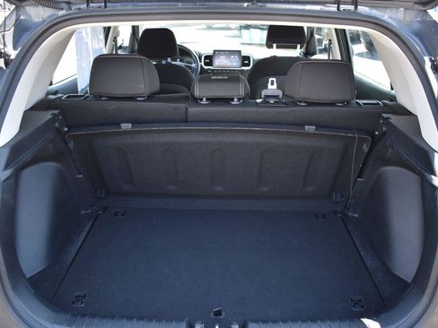 Used 2025 Hyundai Venue SEL FWD image 14