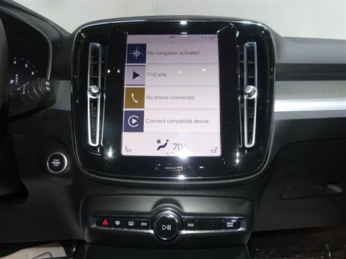 Used 2021 Volvo XC40 T5 Momentum w/ Climate Package image 37