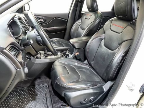 Used 2019 Jeep Cherokee Trailhawk AWD/4WD image 8