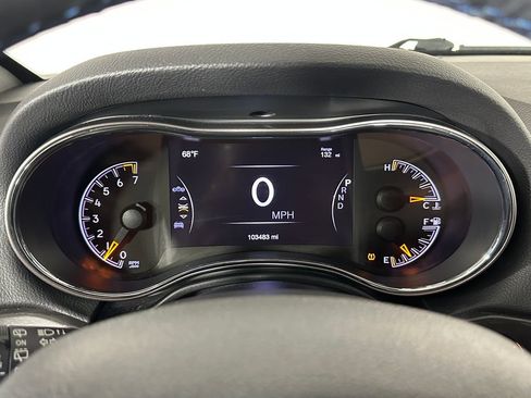 Used 2018 Jeep Grand Cherokee Laredo AWD/4WD image 16