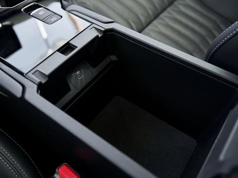 Used 2025 Mitsubishi Outlander SEL image 43