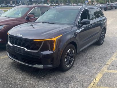 Used 2025 Kia Sorento S w/ Panoramic Sunroof Package