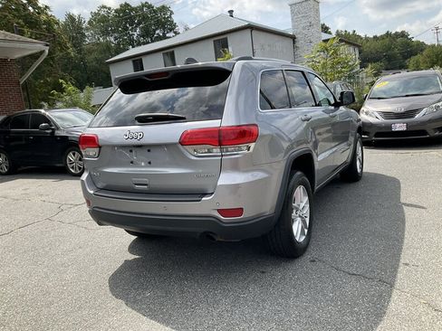 Used 2018 Jeep Grand Cherokee Laredo AWD/4WD image 5