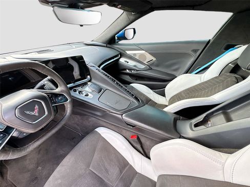 Used 2023 Chevrolet Corvette Stingray Premium Conv w/ Z51 Performance Package image 16