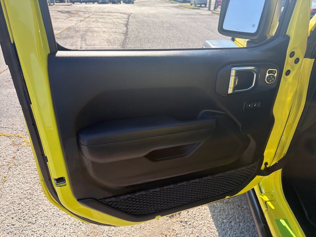 Used 2024 Jeep Wrangler Unlimited AWD/4WD image 12