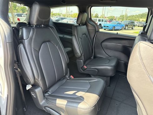 New 2026 Chrysler Pacifica Select image 24