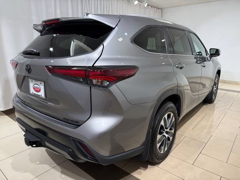 Certified 2025 Toyota Highlander XLE AWD/4WD image 5