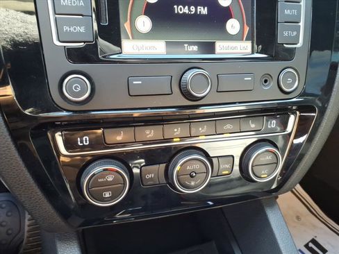 Used 2015 Volkswagen Jetta GLI SEL image 23