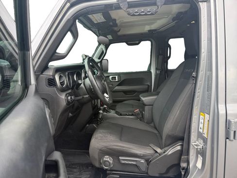 Used 2019 Jeep Wrangler Unlimited Sahara AWD/4WD image 9