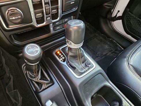 Used 2022 Jeep Wrangler Unlimited Sahara AWD/4WD image 29
