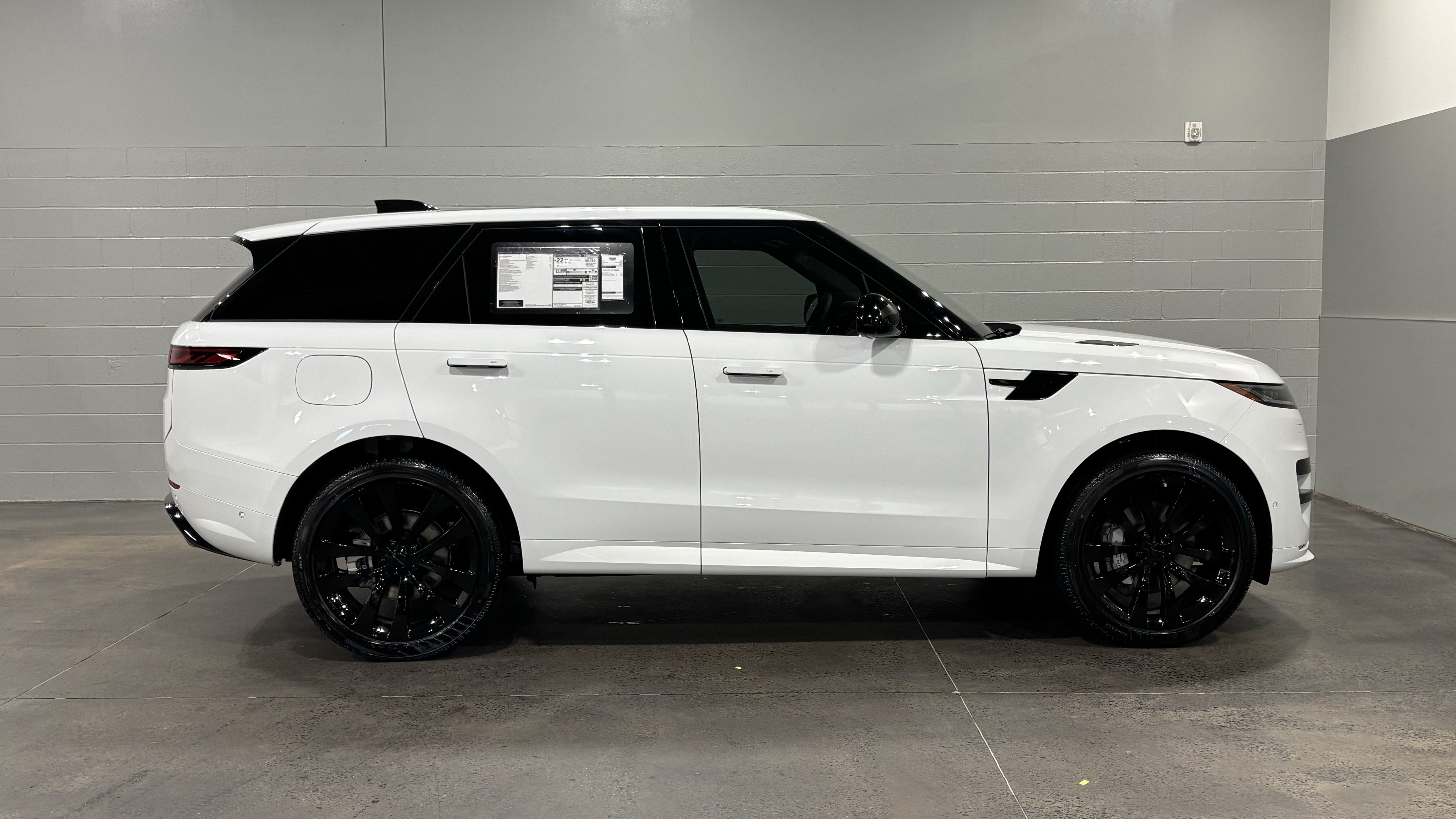 New 2026 Land Rover Range Rover Sport Dynamic SE AWD/4WD image 13