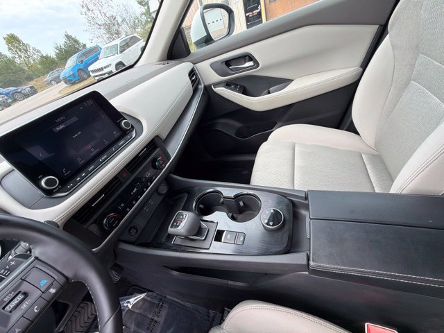 Used 2025 Nissan Rogue SV AWD/4WD image 27