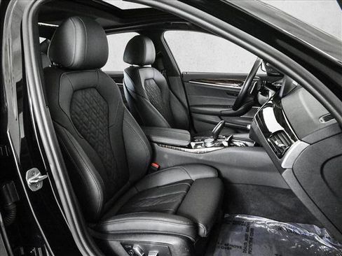 Used 2022 BMW 530i xDrive w/ Premium Package image 21