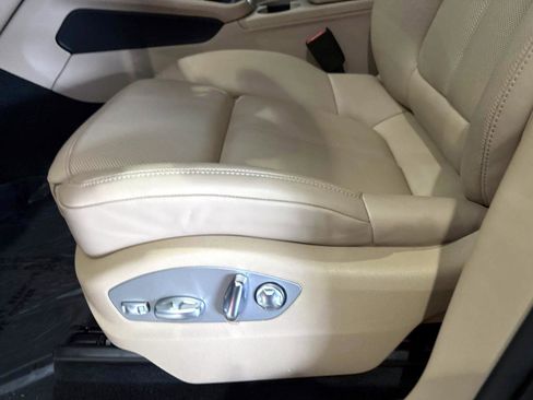 Certified 2026 Porsche Macan AWD/4WD image 21