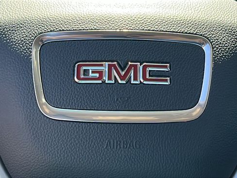 Certified 2023 GMC Terrain SLT image 17